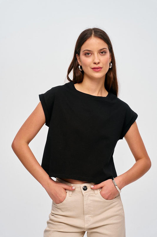 Basic Crew Neck Black Women's Crop T-Shirt